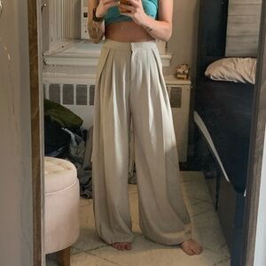 Petite Wide Leg Pleated Baggy pant. Grey Beige High Waisted Pleats. NWT - S/X-S.